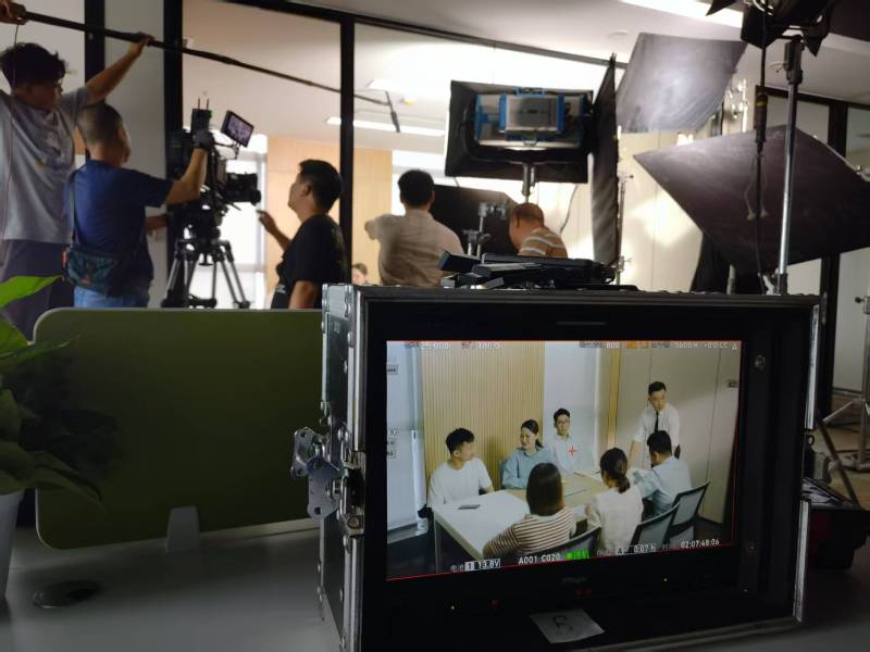 东莞TVC拍摄公司：科技产品视觉化大师，诠释未来感与功能美学